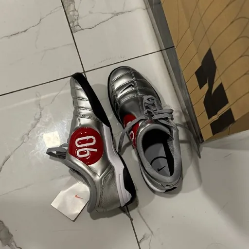 Кроссовки Nike