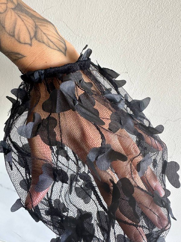 Черное мини-платье Shein с рукавами-фонариками с бабочками 3