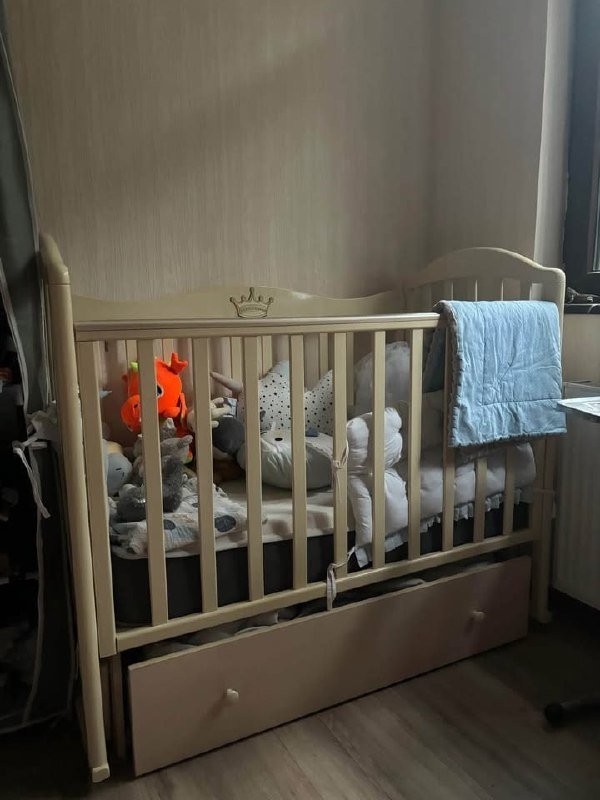 Разборная кровать из массива дерева