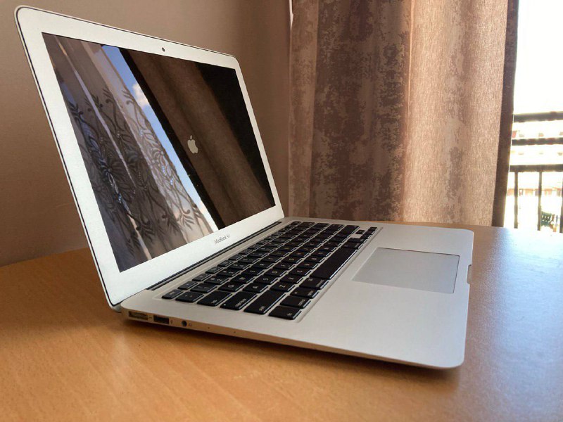 MacBook Air 2017, ОЗУ 8GB, SSD 128GB, зарядное, наклейки 4