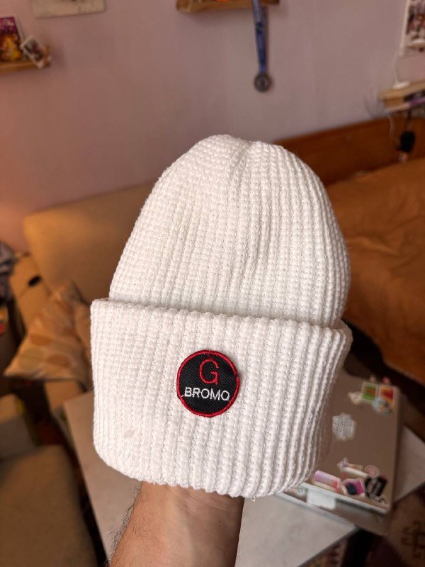Тёплая белая шапка BROMO