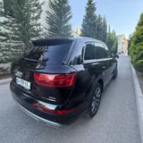 Audi Q7 6