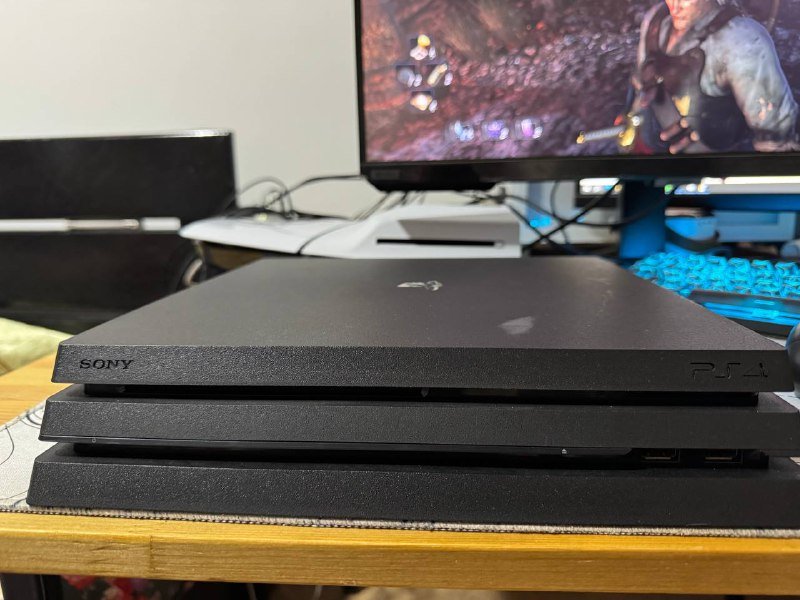 PS4 Pro 1 ТБ консоль с контроллерами 3