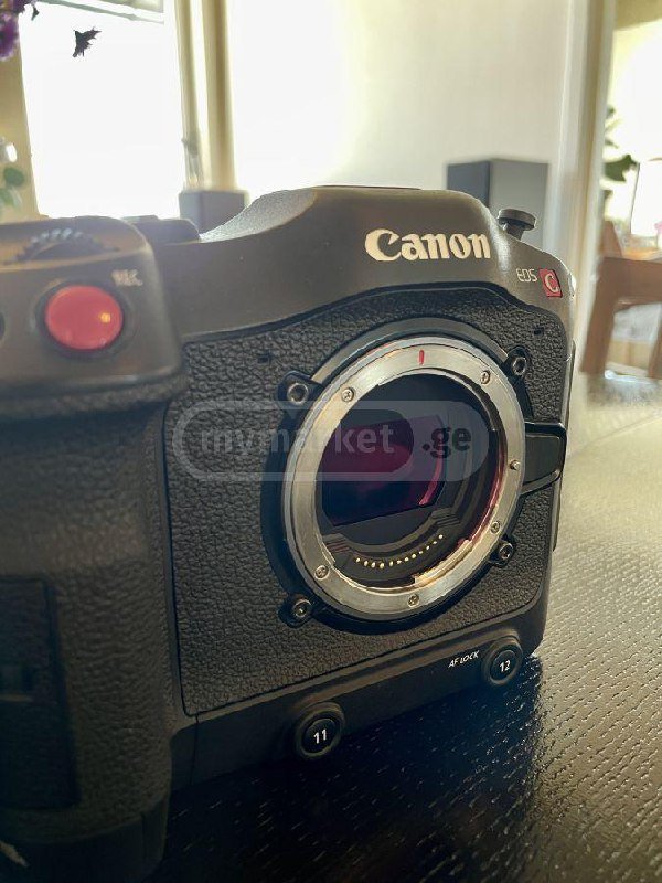 Canon C70 камера с аккумуляторами 4