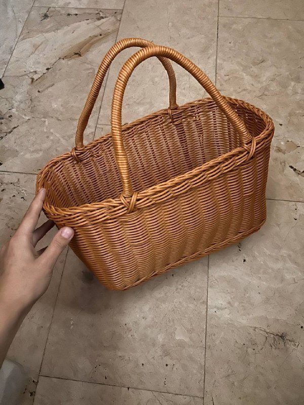 Плетеная корзина с ручками