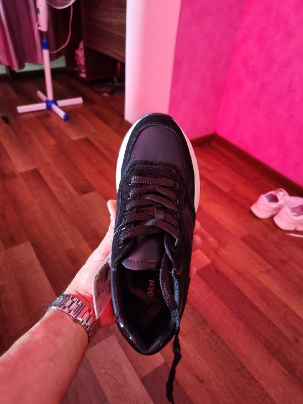 Женские кроссовки и джинсы новые 2