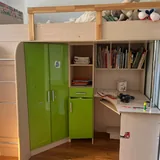Кровать с полками, столом и шкафчиком 1