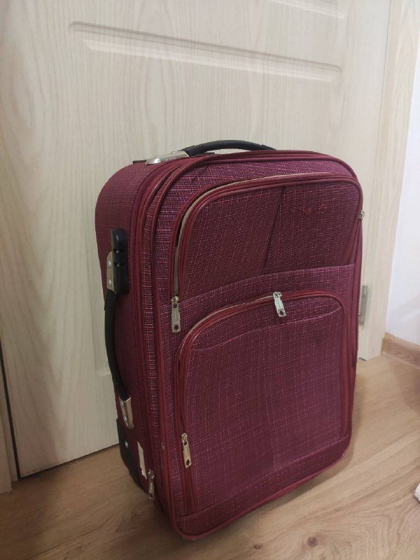 Чемодан на колесиках 50х20х34 3