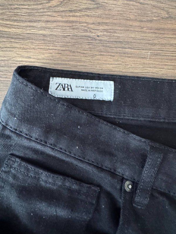 Купальники, пляжное покрывало, рубашка, кроссовки, джинсовая куртка, джинсы 9