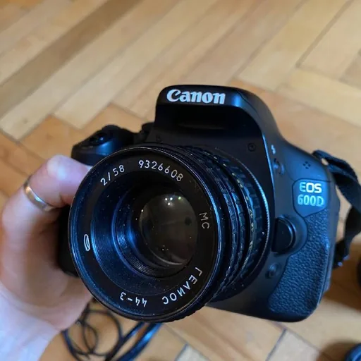 Canon EOS 600D, 2 объектива, аксессуары