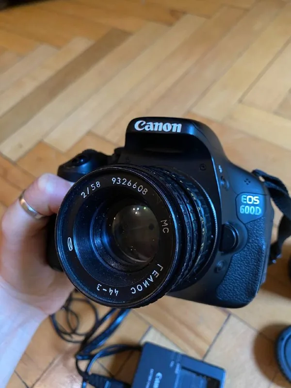 Canon EOS 600D, 2 объектива, аксессуары 1