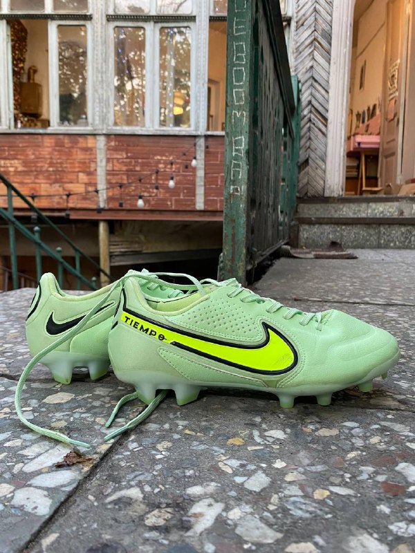 Бутсы зеленые Nike Tiempo размер 36 4