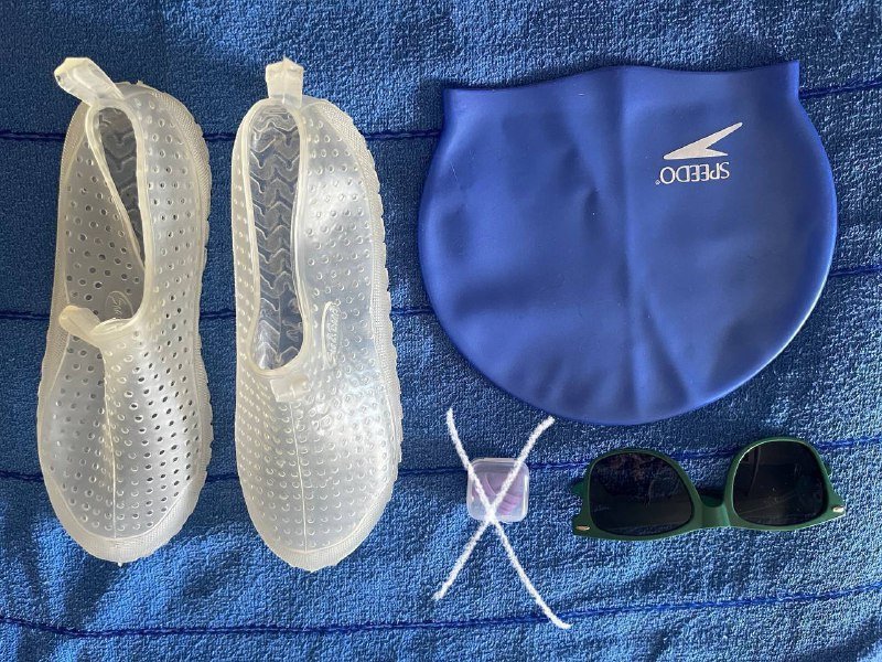 Комнатное растение, солнечные очки, наколенник, зонтик, пододеяльник, бутылка, коралки, шапочка, плюшевый мишка 9