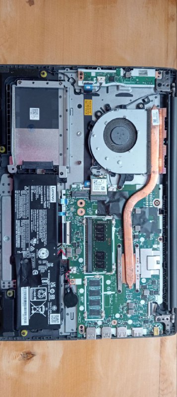 Ноутбук Lenovo V15-ADA нерабочий 3
