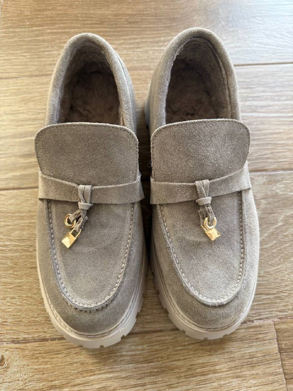 Женские лоферы из натуральной замши цвета капучино размер 40