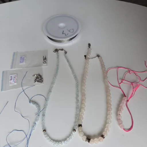 Чокеры из камней, леска, фурнитура