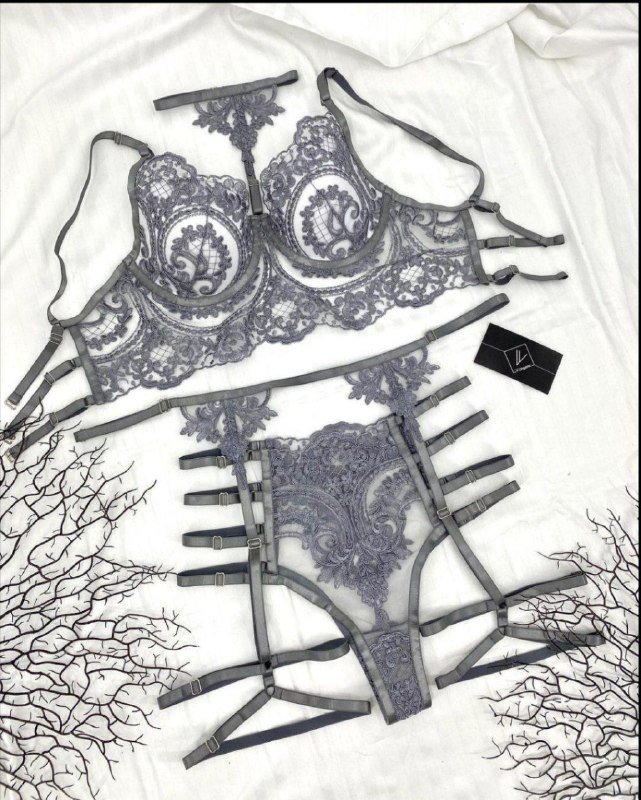 Комплект нижнего белья бюстгальтер 75В и низ 2