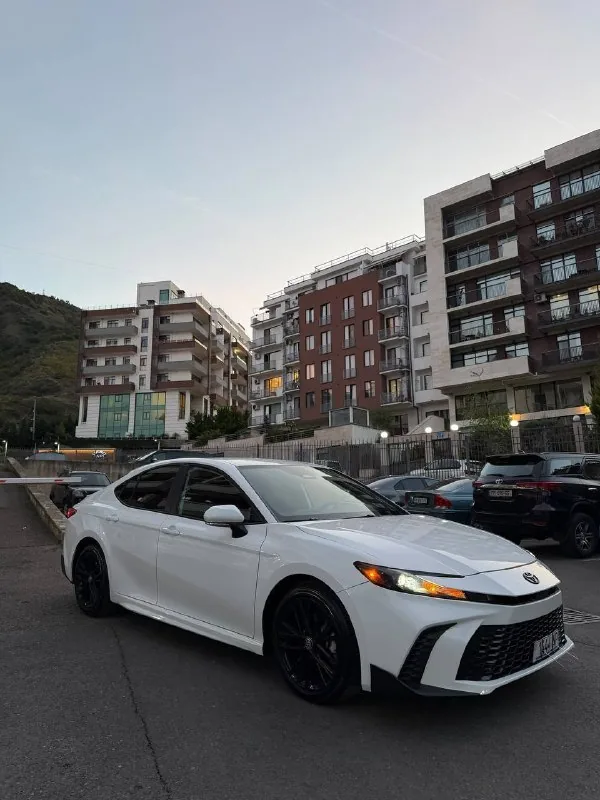 Toyota Camry 1