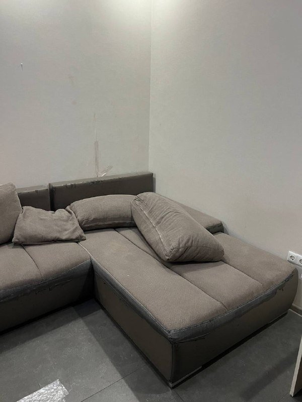 Огромный диван с подушками 5