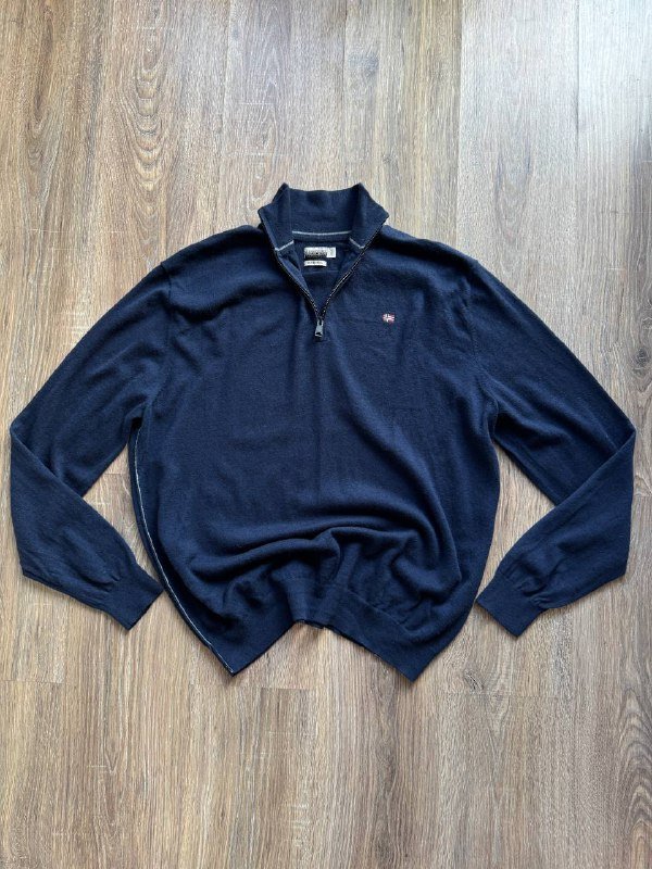 Бананка Eastpak, футболки, джемпер, джинсы, топ, кепка Nike 3