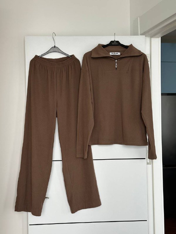 Трикотажный костюм брючный