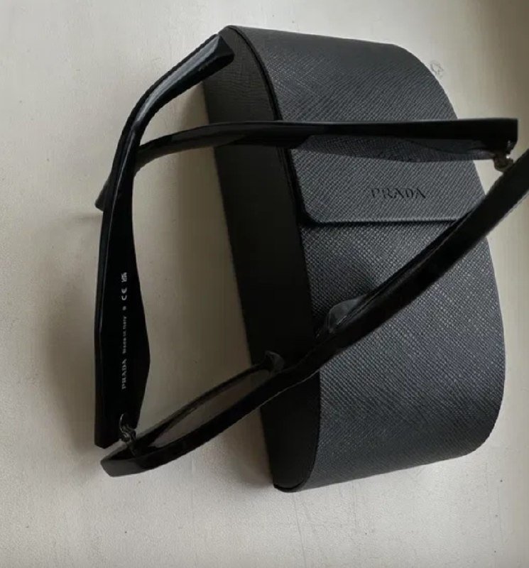 Очки Prada