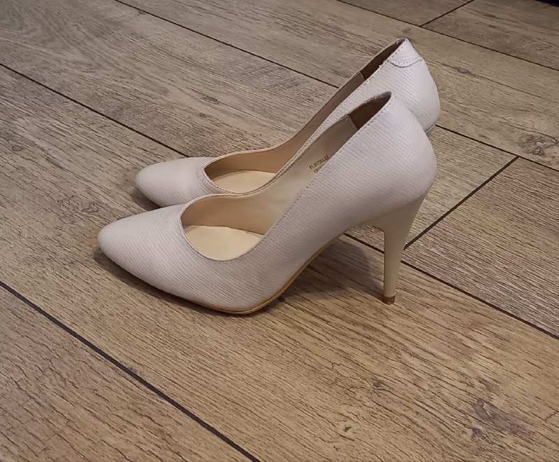 утюжок, фен, туфли, термос, блендер, джинсы, перчатки, кепка, кофта, кожаная куртка 3