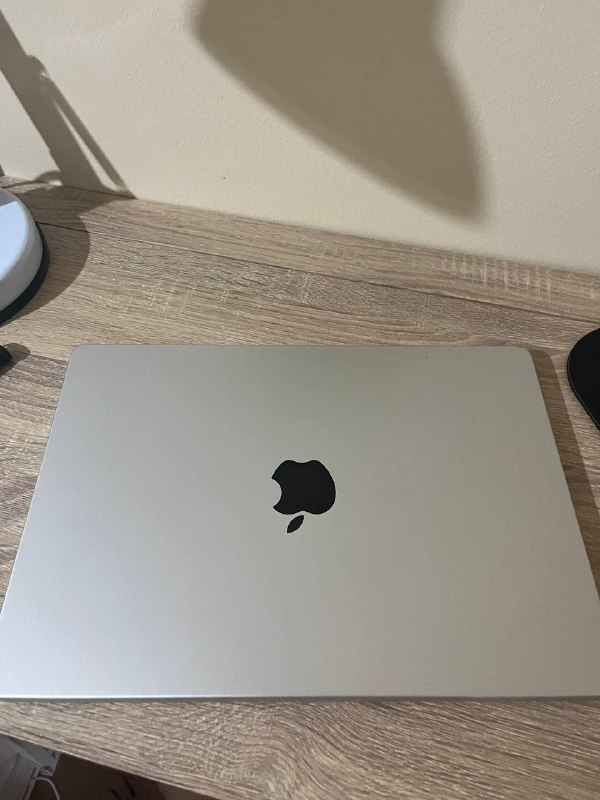 MacBook m3 pro 14 дюймов 18/512 с мышкой 5