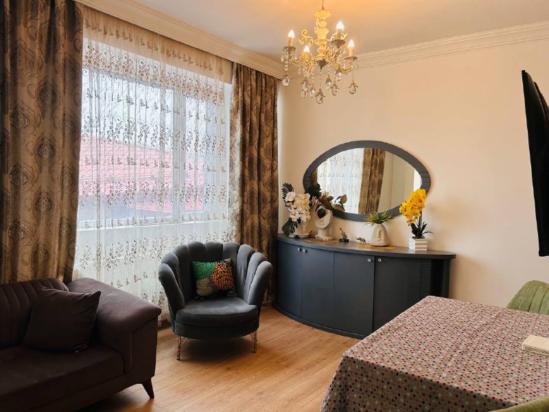 Квартира с отдельной спальней и лоджией в Батуми 4