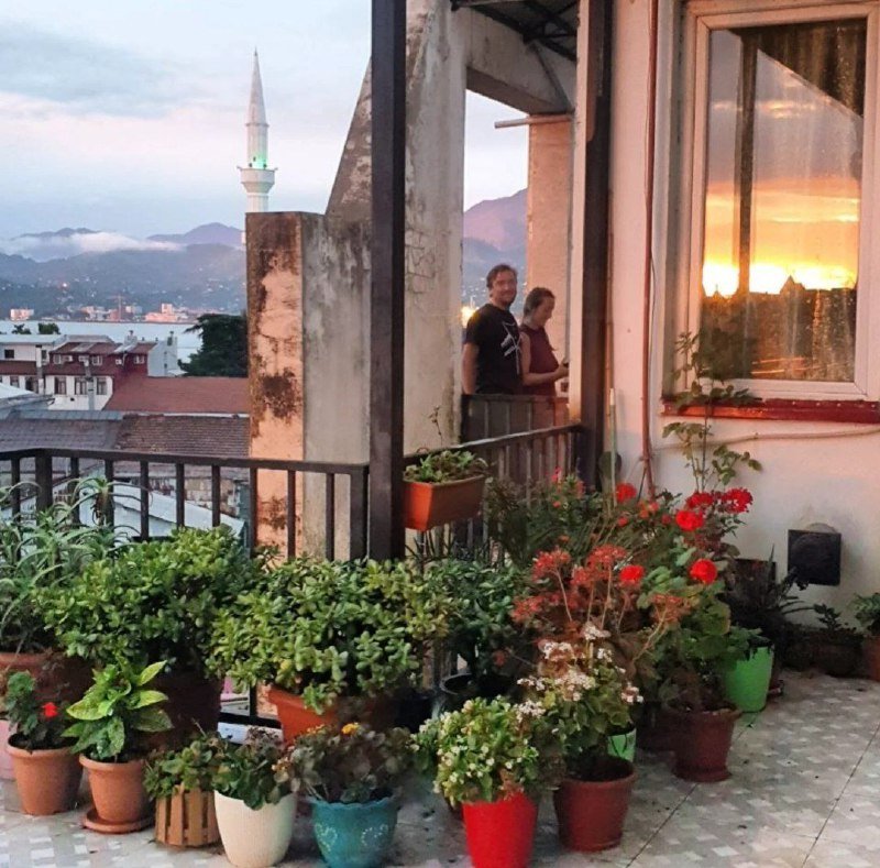 Квартира 1+1 с балконом и мансардой в Батуми