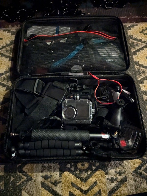 Neewer camera set, Akaso camera, accessories, 2 SD cards 5