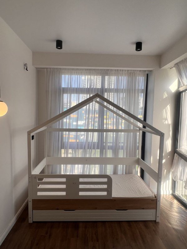 Кровати с матрасами и ящиками для хранения