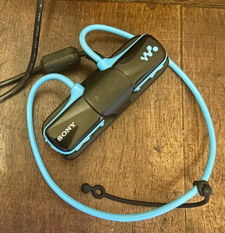 Водонепроницаемый MP3-плеер-наушники Sony Walkman NWZ-W273 1