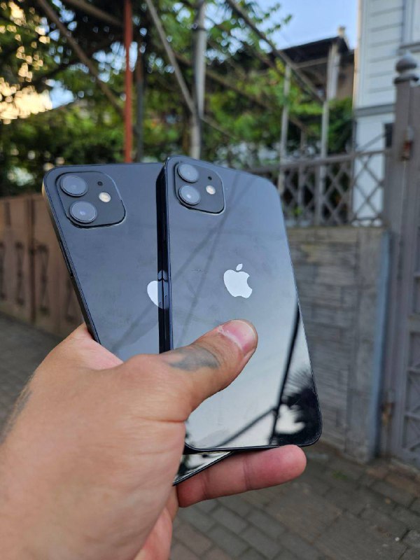 iPhone 11 64GB White, iPhone 12 64GB Black 3