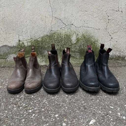Australian Chelsea boots Blundstone and Redback