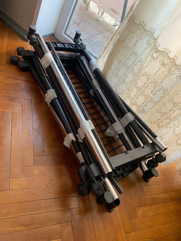 Два рейла для автомобиля