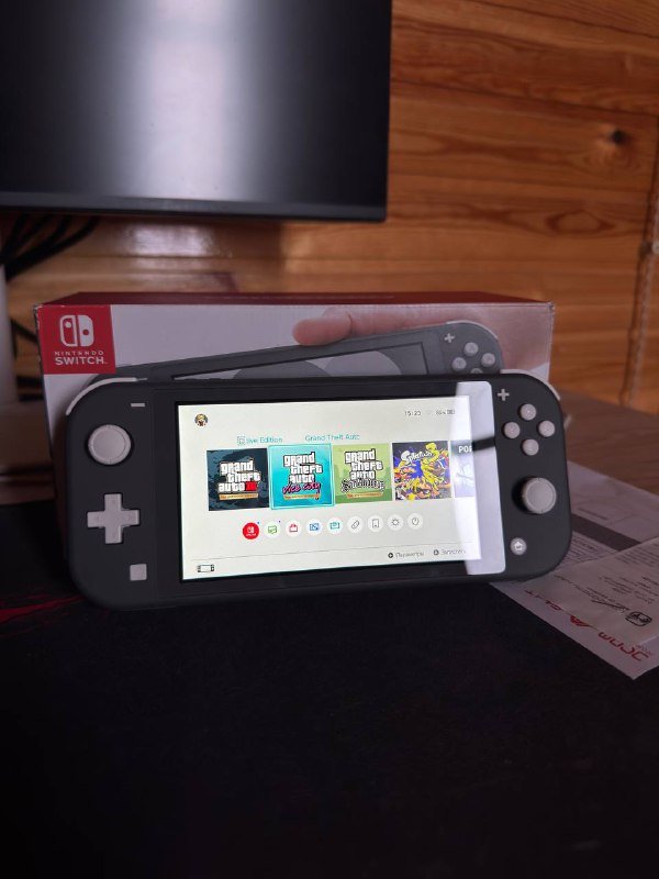 Nintendo Switch Lite без игр, с зарядкой