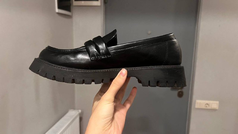 Черные женские лоферы 39-40 размер