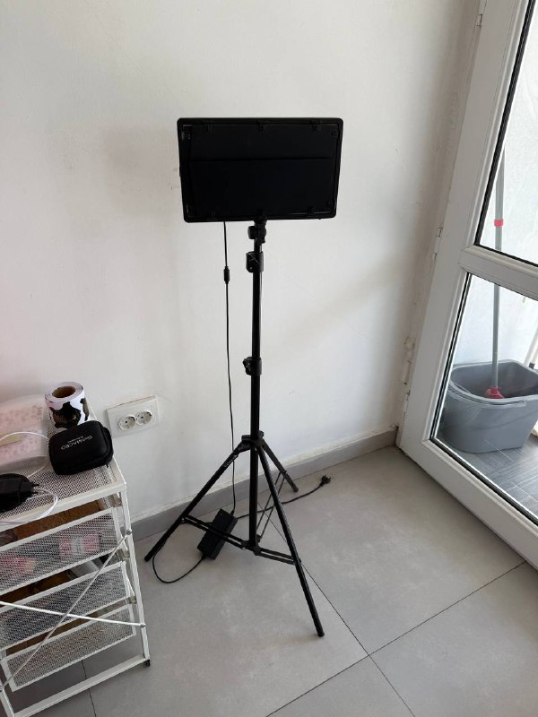 Видеосвет с усиленным штативом PRO LED 800 2