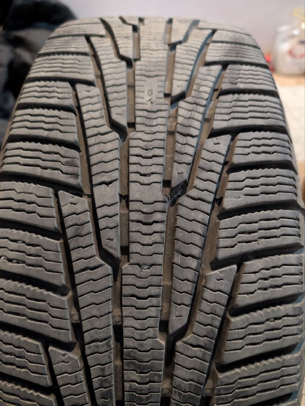 Комплект 4 автомобильных шин Goodyear Ultragrip и Nokian Nordman RS2 2