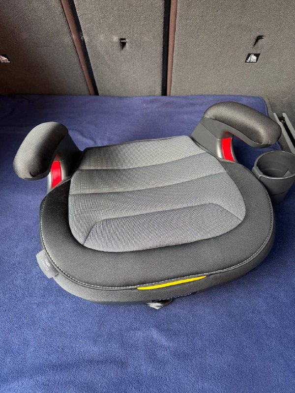 Детский бустер Peg Perego 15-36 с защитой BMW