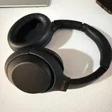 Sony WH-1000XM4 headphones 3