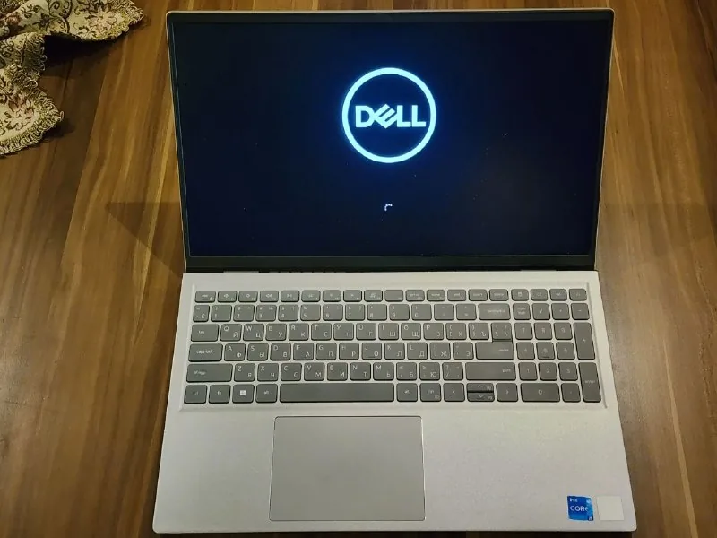 Ноутбук Dell 5