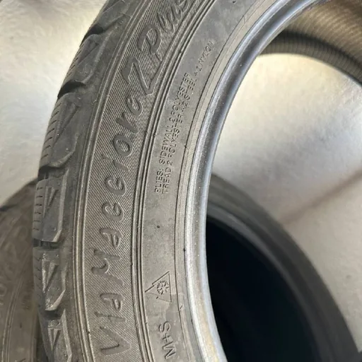 Зимние шины R17 225/50