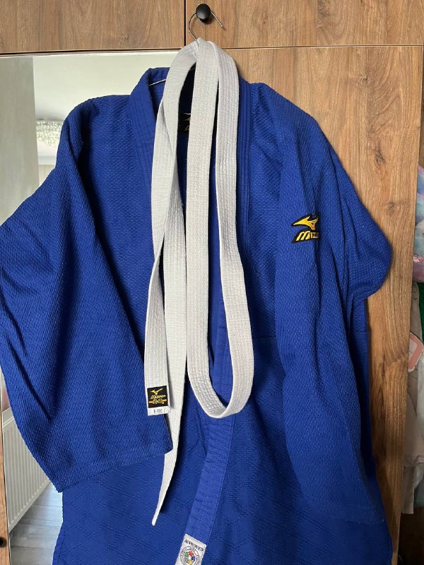 Два кимоно для Judo, синий и белый