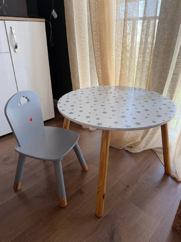 Children's table and chair 1