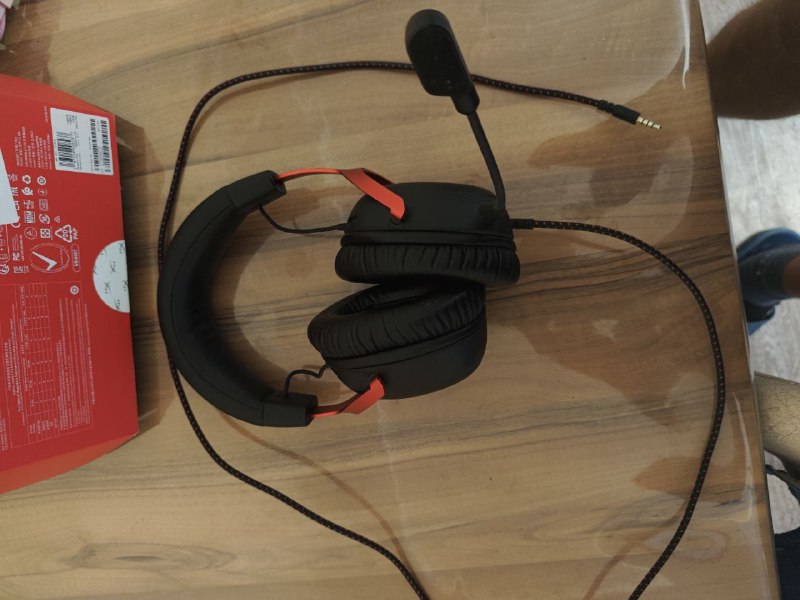 Туристический рюкзак, геймпад Xbox, наушники HyperX, витамины 8