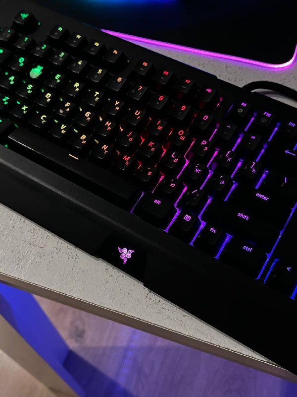 Держатель для телефона, клавиатура Razer BlackWidow Chroma v2, коврик для мышки, мышка 4