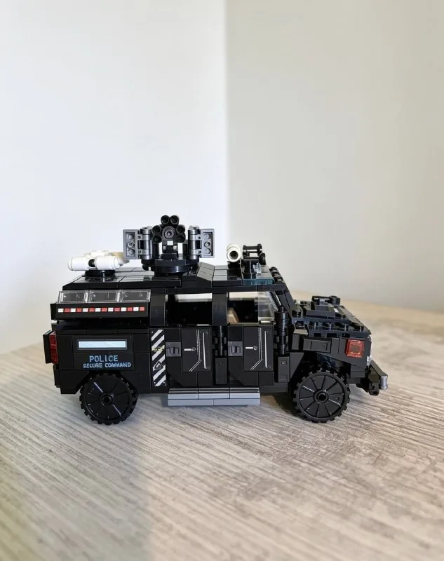 Конструктор бронеавтомобиль SWAT Police 1