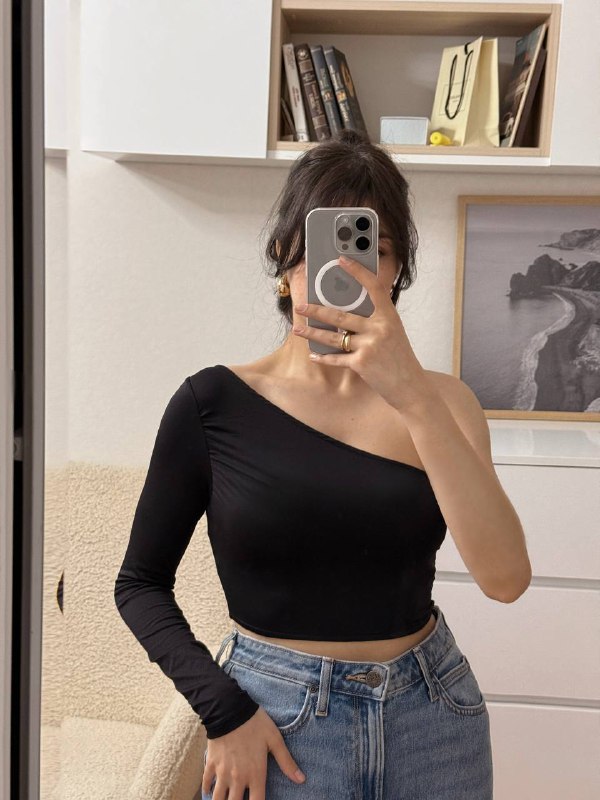 Кеды Nike, кеды Puma, джинсы Calvin Klein, боди, лонгслив, топы H&M и Bershka 7